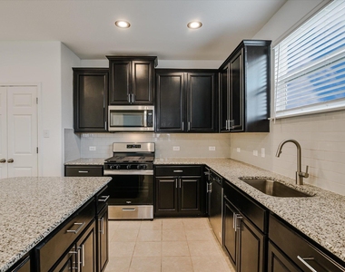 12814 Meachum Ln - Photo Thumbnail 6