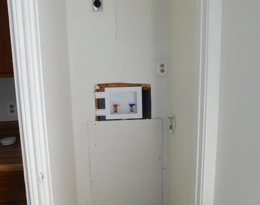 1002 Southwalk St - Photo Thumbnail 7