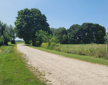 39w340 W Route 20 Highway - Photo Thumbnail 4