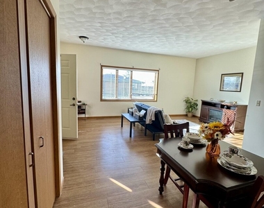2500 Grant Street - Photo Thumbnail 2