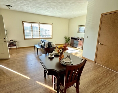 2500 Grant Street - Photo Thumbnail 4