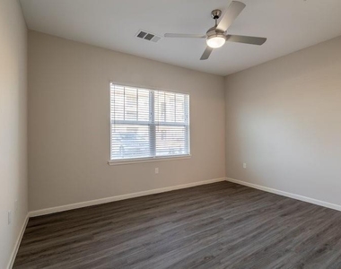 516 N Pierce St - Photo Thumbnail 15