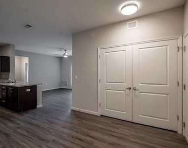 516 N Pierce St - Photo Thumbnail 10