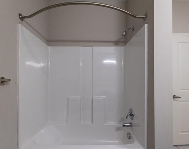 516 N Pierce St - Photo Thumbnail 14