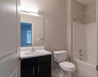 516 N Pierce St - Photo Thumbnail 13
