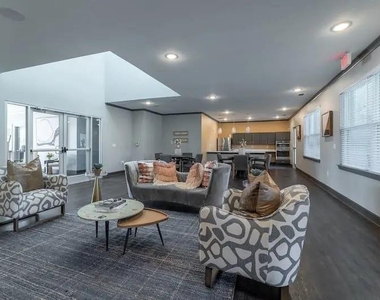 516 N Pierce St - Photo Thumbnail 4