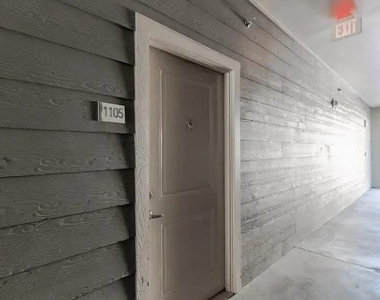 516 N Pierce St - Photo Thumbnail 6