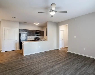 516 N Pierce St - Photo Thumbnail 11