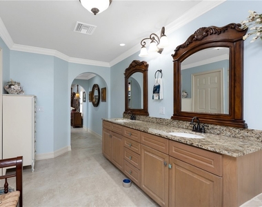 4128 Nw 36th Lane - Photo Thumbnail 4