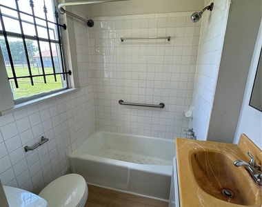 3428 Reeves Street - Photo Thumbnail 4