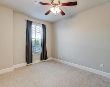 610 Delano Street - Photo Thumbnail 22
