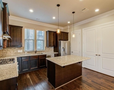 610 Delano Street - Photo Thumbnail 8