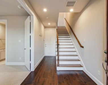 610 Delano Street - Photo Thumbnail 2