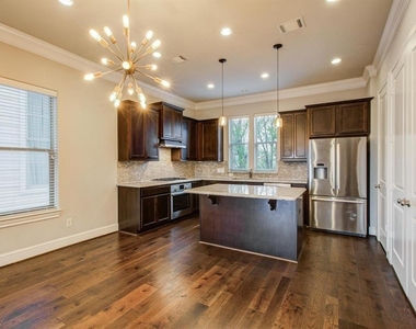 610 Delano Street - Photo Thumbnail 9