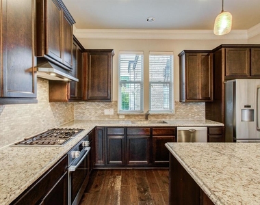 610 Delano Street - Photo Thumbnail 7