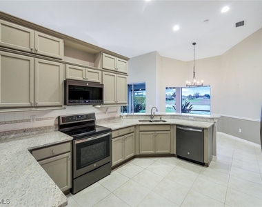 18025 Greenwood Drive - Photo Thumbnail 10