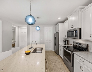 14610 Edgewater Circle - Photo Thumbnail 13