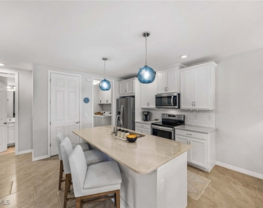 14610 Edgewater Circle - Photo Thumbnail 11