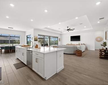 10798 Timber Creek Drive - Photo Thumbnail 11