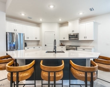 16907 Fairgrove Way - Photo Thumbnail 5