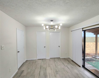 10047 Emerald Creek Drive - Photo Thumbnail 24