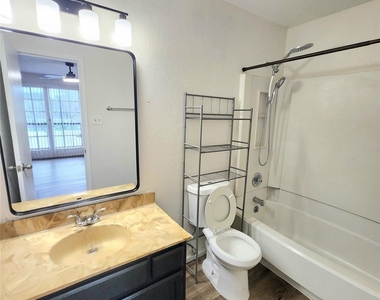 10047 Emerald Creek Drive - Photo Thumbnail 18