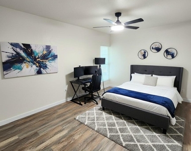 10047 Emerald Creek Drive - Photo Thumbnail 13