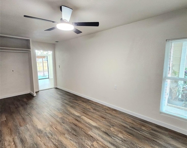 10047 Emerald Creek Drive - Photo Thumbnail 15