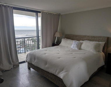 5220 Seawall Boulevard - Photo Thumbnail 4