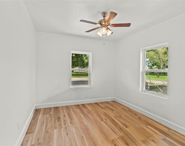 436 E Peach Street - Photo Thumbnail 2
