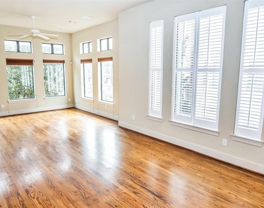 1611 Silver Street - Photo Thumbnail 3