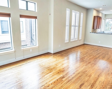 1611 Silver Street - Photo Thumbnail 4