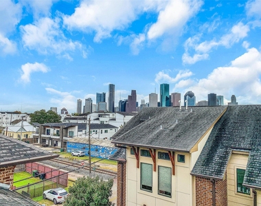 1611 Silver Street - Photo Thumbnail 2