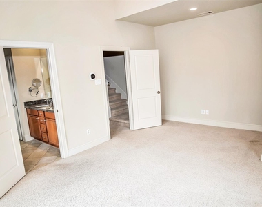 1611 Silver Street - Photo Thumbnail 14