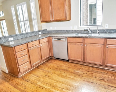 1611 Silver Street - Photo Thumbnail 6