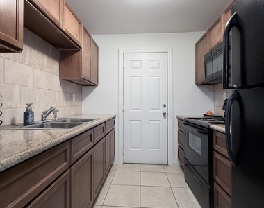 1440 Parkway Drive - Photo Thumbnail 12