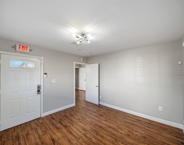 2009 N Durham Drive - Photo Thumbnail 21
