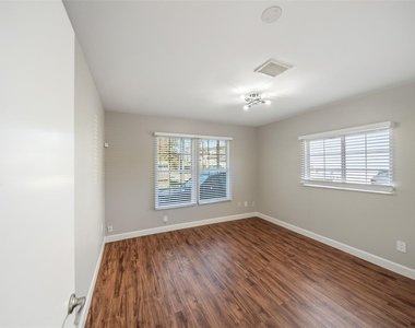 2009 N Durham Drive - Photo Thumbnail 20