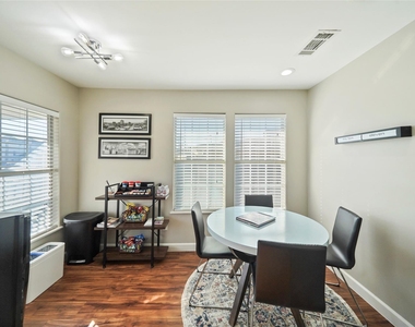 2009 N Durham Drive - Photo Thumbnail 8