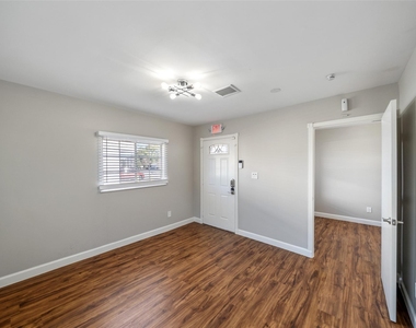 2009 N Durham Drive - Photo Thumbnail 22