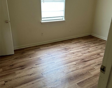 201 Sands Street - Photo Thumbnail 3