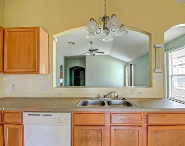 21206 Wortham Oaks Drive - Photo Thumbnail 9
