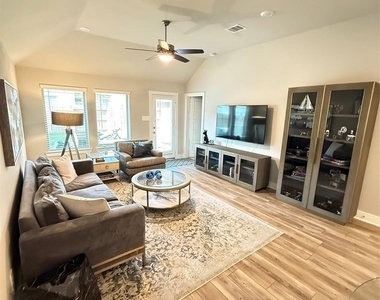 10542 Preserve Way - Photo Thumbnail 4