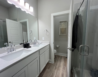 10542 Preserve Way - Photo Thumbnail 9