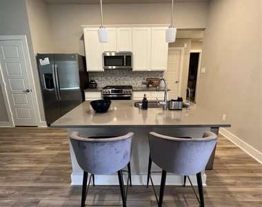 10542 Preserve Way - Photo Thumbnail 5