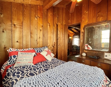 1111 Surf Drive - Photo Thumbnail 15