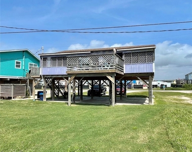 1111 Surf Drive - Photo Thumbnail 3