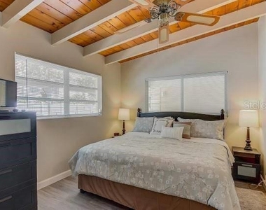 6006 Midnight Pass Road - Photo Thumbnail 5