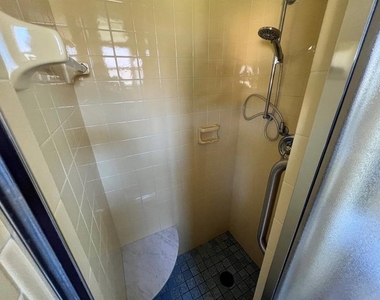 6006 Midnight Pass Road - Photo Thumbnail 11