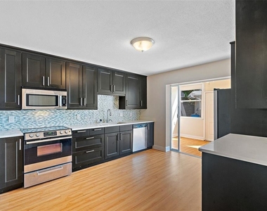503 Monterey Boulevard Ne - Photo Thumbnail 4